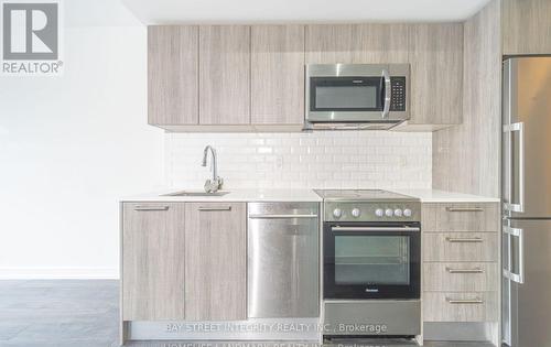 305 - 28 Wellesley Street E, Toronto, ON - Indoor Photo Showing Kitchen With Upgraded Kitchen