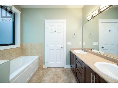 2039 Cornerstone Drive, West Kelowna, BC - Indoor Photo Showing Bathroom