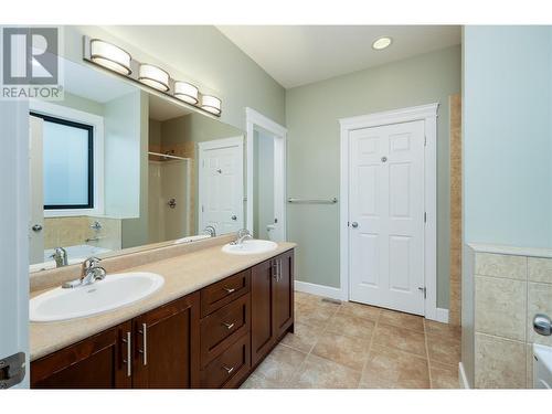 2039 Cornerstone Drive, West Kelowna, BC - Indoor Photo Showing Bathroom