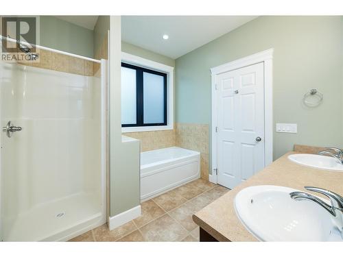 2039 Cornerstone Drive, West Kelowna, BC - Indoor Photo Showing Bathroom