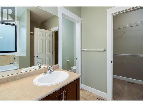 2039 Cornerstone Drive, West Kelowna, BC - Indoor Photo Showing Bathroom