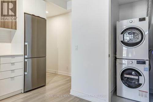 3006 - 30 Upper Mall Way, Vaughan, ON - Indoor Photo Showing Laundry Room