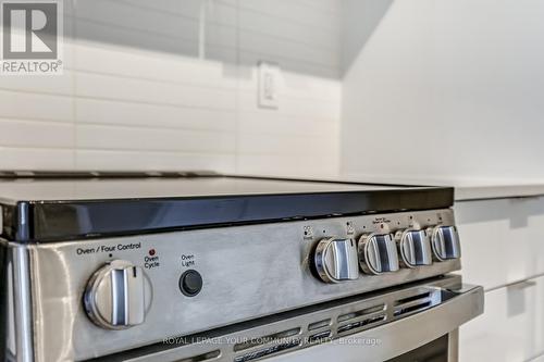 3006 - 30 Upper Mall Way, Vaughan, ON - Indoor Photo Showing Kitchen