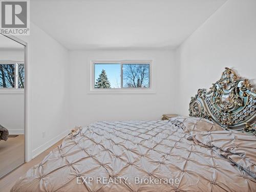 11 Webster Drive, Aurora, ON - Indoor Photo Showing Bedroom