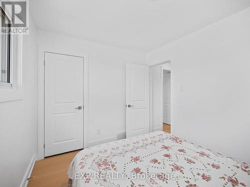 11 Webster Drive, Aurora, ON - Indoor Photo Showing Bedroom