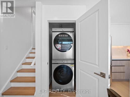 11 Webster Drive, Aurora, ON - Indoor Photo Showing Laundry Room