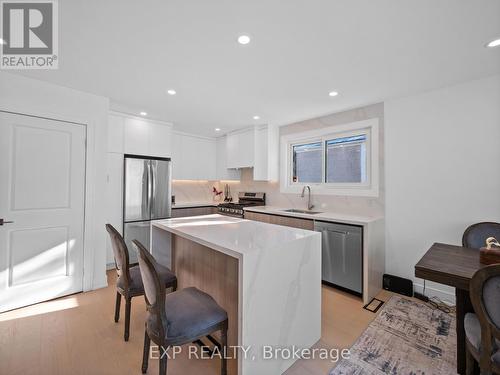 11 Webster Drive, Aurora, ON - Indoor Photo Showing Kitchen