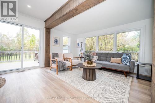 34 Shady Lane, Petawawa, ON - Indoor Photo Showing Living Room