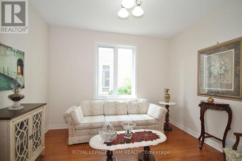 120 Bandelier Way, Ottawa, ON - Indoor Photo Showing Living Room