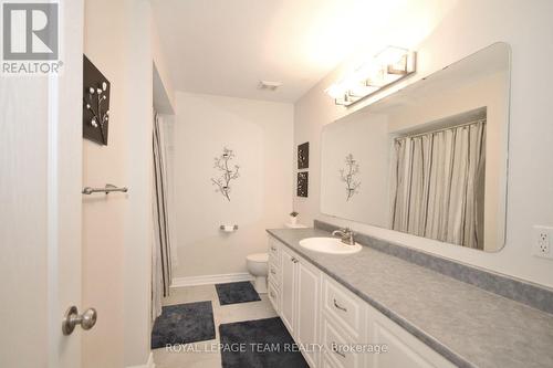 120 Bandelier Way, Ottawa, ON - Indoor Photo Showing Bathroom