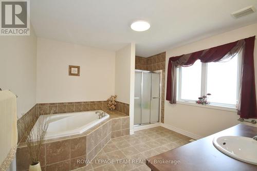 120 Bandelier Way, Ottawa, ON - Indoor Photo Showing Bathroom