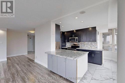 1003 - 7 Townsgate Drive, Vaughan, ON - Indoor Photo Showing Kitchen With Upgraded Kitchen