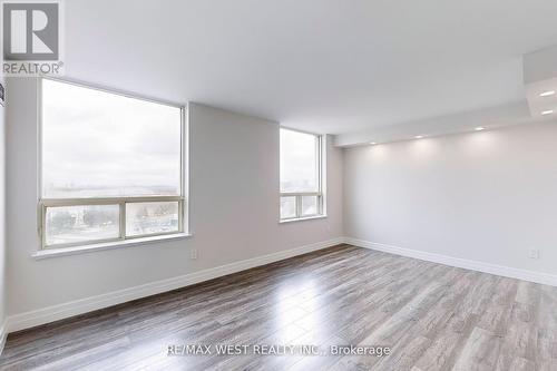 1003 - 7 Townsgate Drive, Vaughan, ON - Indoor Photo Showing Other Room