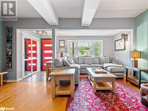 102 Twenty Third Street, Toronto, ON - Indoor Photo Showing Living Room