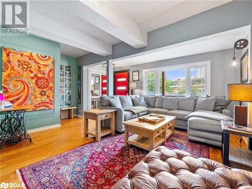 102 Twenty Third Street, Toronto, ON - Indoor Photo Showing Living Room