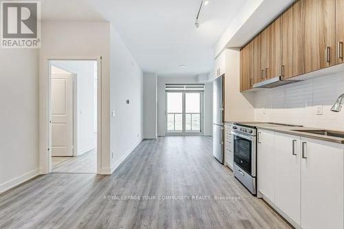 3003 - 30 Upper Mall Way, Vaughan, ON - Indoor Photo Showing Kitchen