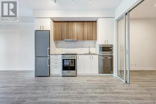 3003 - 30 Upper Mall Way, Vaughan, ON - Indoor Photo Showing Kitchen