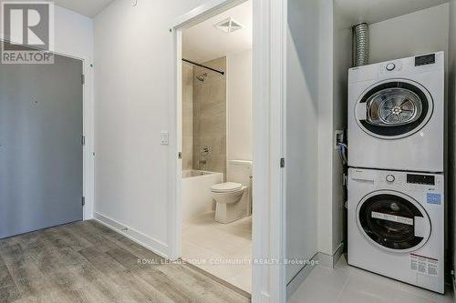 3003 - 30 Upper Mall Way, Vaughan, ON - Indoor Photo Showing Laundry Room