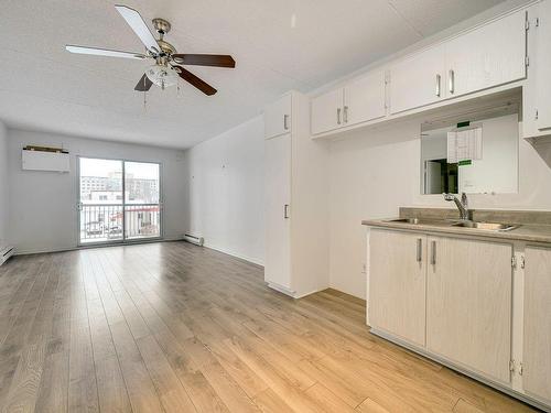 Overall view - 243-345 Boul. Jean-Baptiste-Rolland E., Saint-Jérôme, QC - Indoor Photo Showing Kitchen With Double Sink