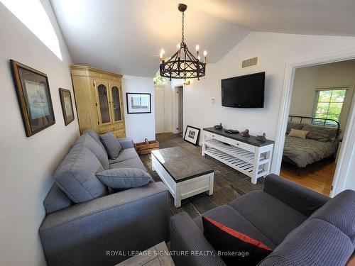 2177 N Orr Lake Rd, Springwater, ON - Indoor Photo Showing Living Room