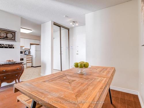 904-26 Hanover Rd, Brampton, ON - Indoor Photo Showing Dining Room