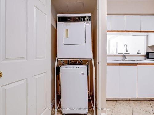 904-26 Hanover Rd, Brampton, ON - Indoor Photo Showing Laundry Room