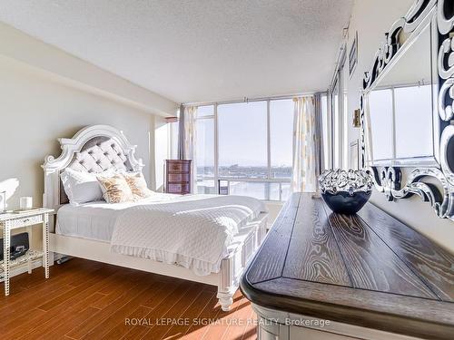 904-26 Hanover Rd, Brampton, ON - Indoor Photo Showing Bedroom