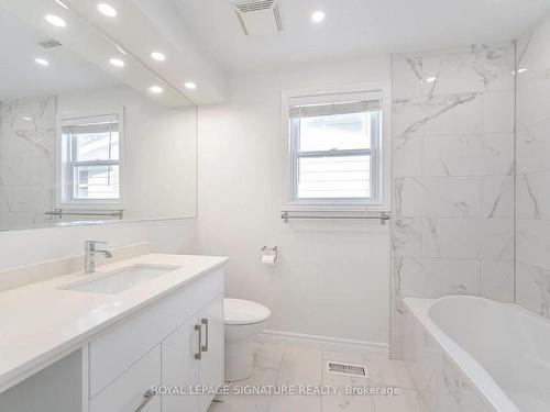 830 South Service Rd, Mississauga, ON - Indoor Photo Showing Bathroom