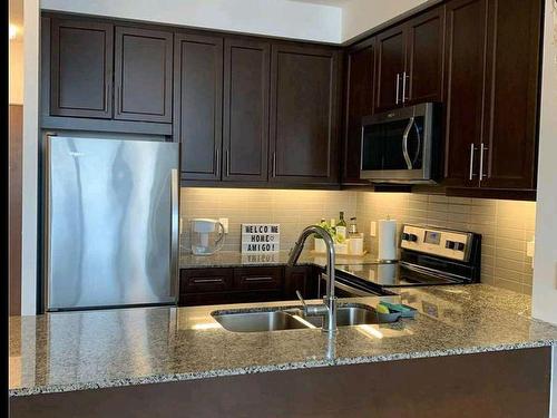 4203-3975 Grand Park Dr, Mississauga, ON - Indoor Photo Showing Kitchen With Double Sink With Upgraded Kitchen