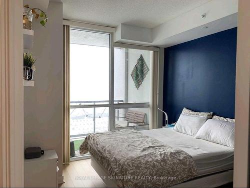 4203-3975 Grand Park Dr, Mississauga, ON - Indoor Photo Showing Bedroom