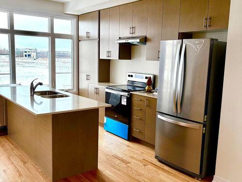 24-420 Newman Dr, Cambridge, ON - Indoor Photo Showing Kitchen With Double Sink