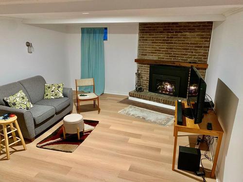 Salle familiale - 165 Rue Chapleau, Dollard-Des-Ormeaux, QC - Indoor Photo Showing Living Room With Fireplace