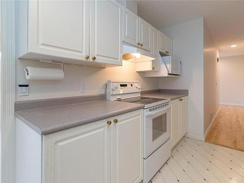 10227 Fifth St, Sidney, BC - Indoor Photo Showing Kitchen