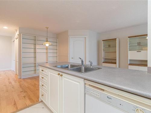 10227 Fifth St, Sidney, BC - Indoor Photo Showing Kitchen With Double Sink