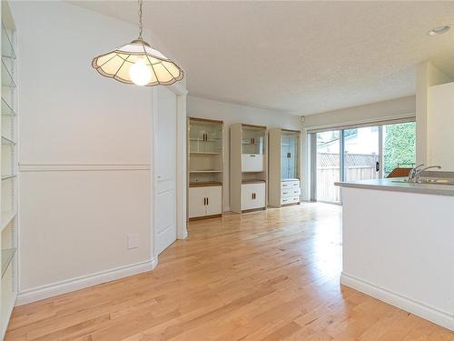 10227 Fifth St, Sidney, BC - Indoor