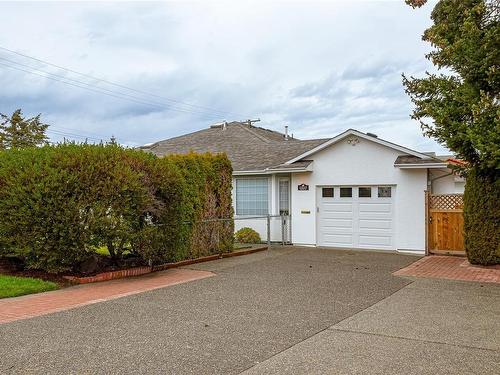 10227 Fifth St, Sidney, BC - Outdoor