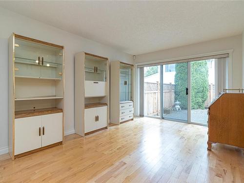 10227 Fifth St, Sidney, BC - Indoor