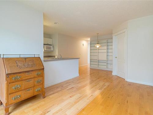 10227 Fifth St, Sidney, BC - Indoor Photo Showing Kitchen