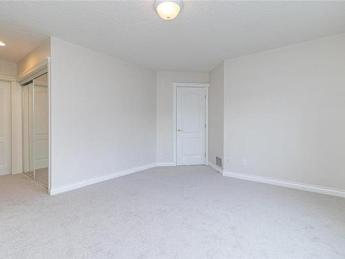 10227 Fifth St, Sidney, BC - Indoor Photo Showing Other Room