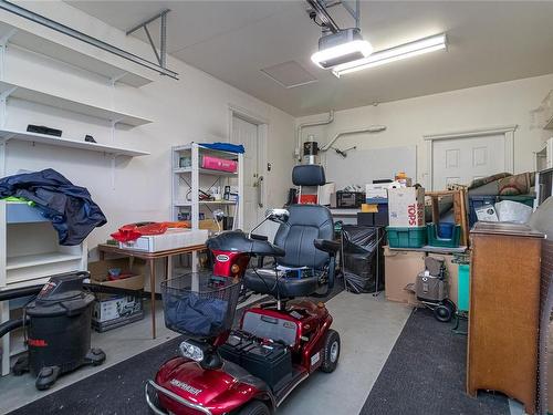 10227 Fifth St, Sidney, BC - Indoor Photo Showing Garage