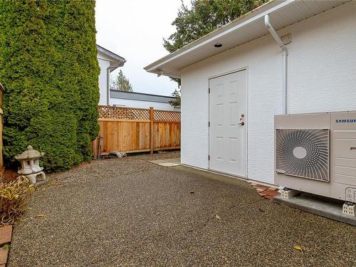 10227 Fifth St, Sidney, BC - Outdoor With Exterior