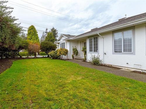 10227 Fifth St, Sidney, BC - Outdoor