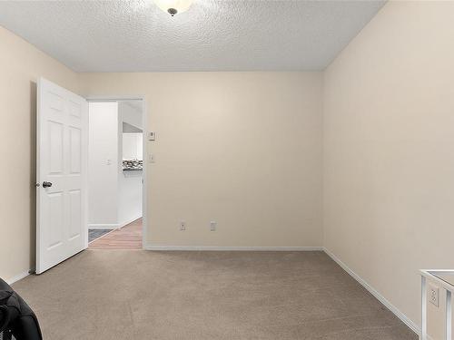 204-2475 Bevan Ave, Sidney, BC - Indoor Photo Showing Other Room