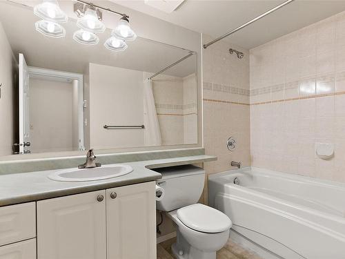 204-2475 Bevan Ave, Sidney, BC - Indoor Photo Showing Bathroom