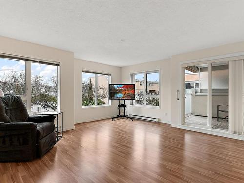 204-2475 Bevan Ave, Sidney, BC - Indoor Photo Showing Living Room