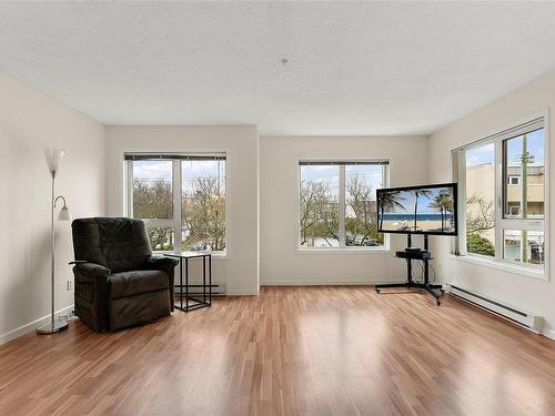 204-2475 Bevan Ave, Sidney, BC - Indoor Photo Showing Living Room