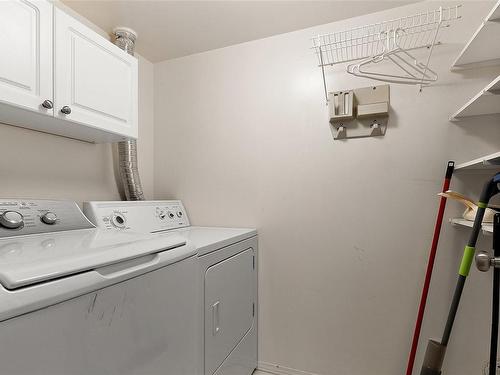 204-2475 Bevan Ave, Sidney, BC - Indoor Photo Showing Laundry Room