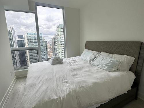 3903-15 Mercer St, Toronto, ON - Indoor Photo Showing Bedroom