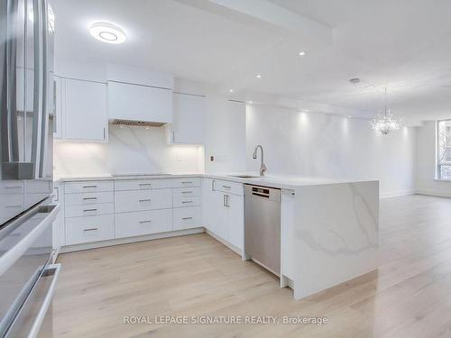 516-95 Prince Arthur Ave, Toronto, ON - Indoor Photo Showing Kitchen With Upgraded Kitchen