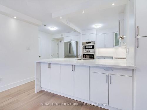 516-95 Prince Arthur Ave, Toronto, ON - Indoor Photo Showing Kitchen